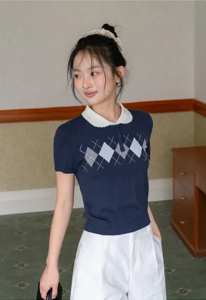 Knitted Short Sleeve Sweater with Collar and Diamond Pattern