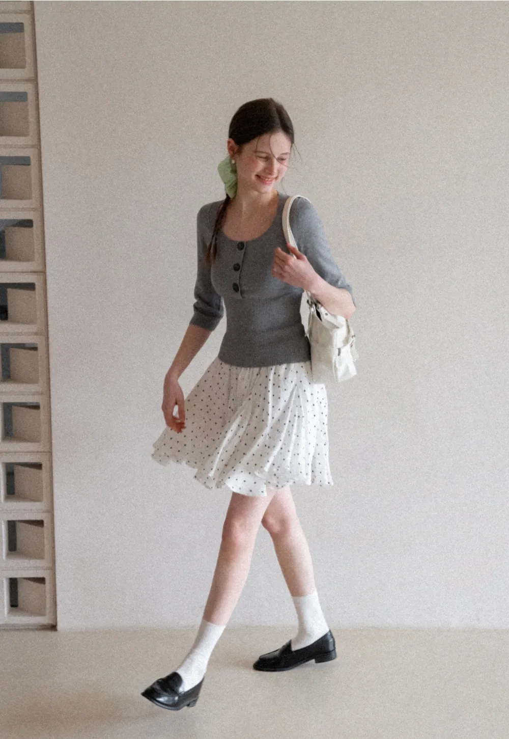 Woolen knit sweater with ribbed hem and cuffs