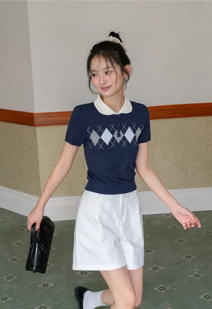 Knitted Short Sleeve Sweater with Collar and Diamond Pattern