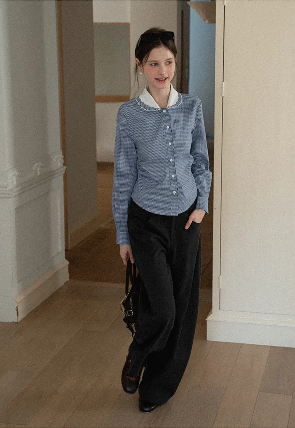 Elegant blouse with scalloped collar and long sleeves for versatile styling