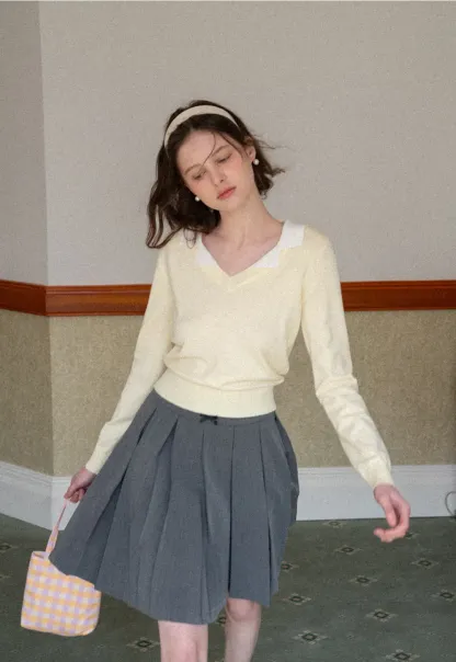 V Neck Knit Sweater with Contrast Collar