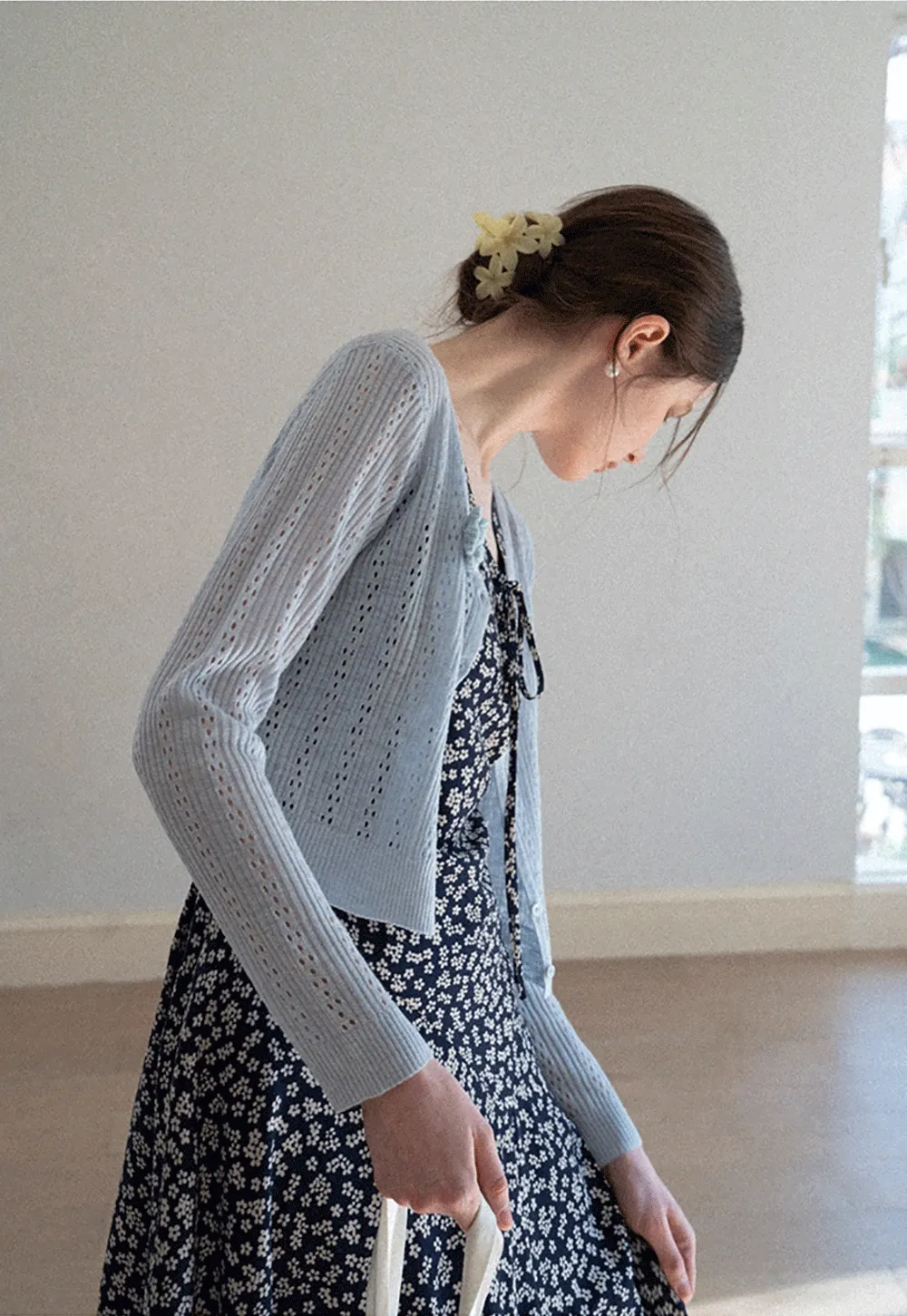 V Neck Cropped Knit Cardigan with Floral Button