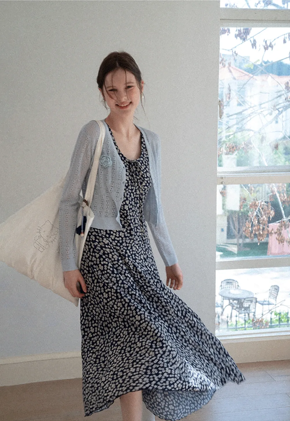 V Neck Cropped Knit Cardigan with Floral Button