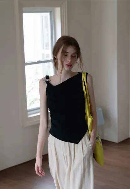 Women’s Asymmetric Shoulder Top 