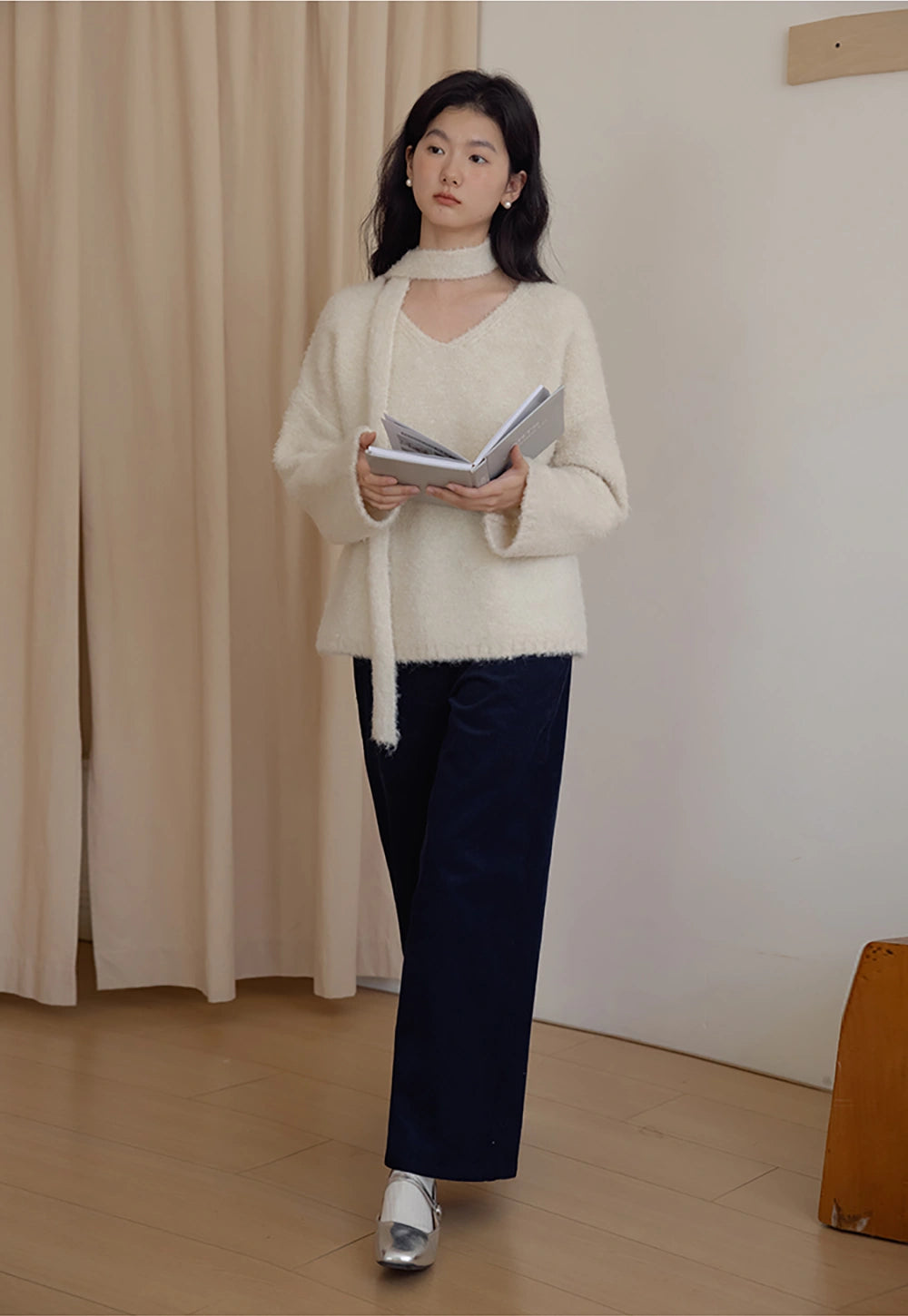 Women's V-Neck Sweater With Scarf – EGGKA