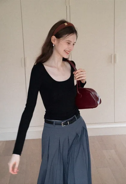 Women's Scoop-Neck Long-Sleeve Tee