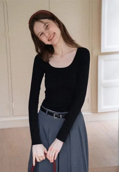 Women's Scoop-Neck Long-Sleeve Tee