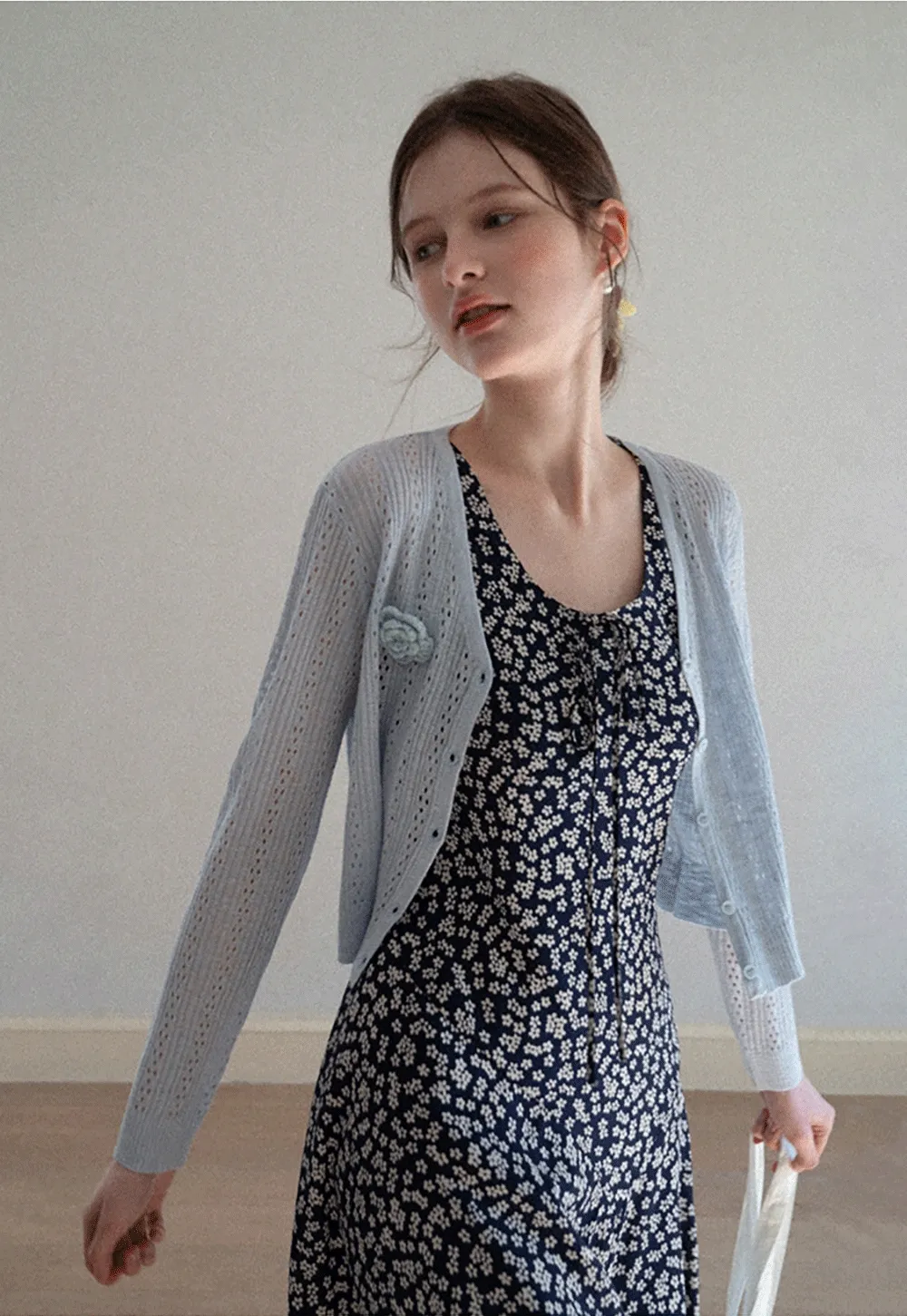 V Neck Cropped Knit Cardigan with Floral Button