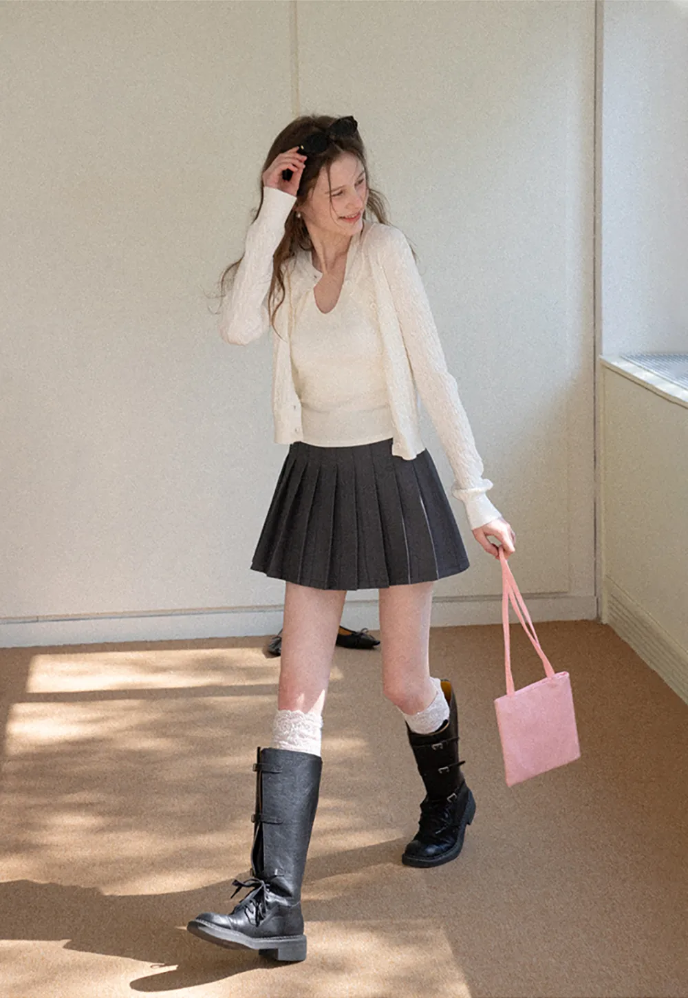 Pleated skirt with high waist and flared hem