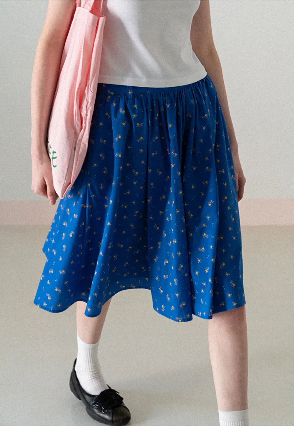 A-line skirt with floral print and elastic waist