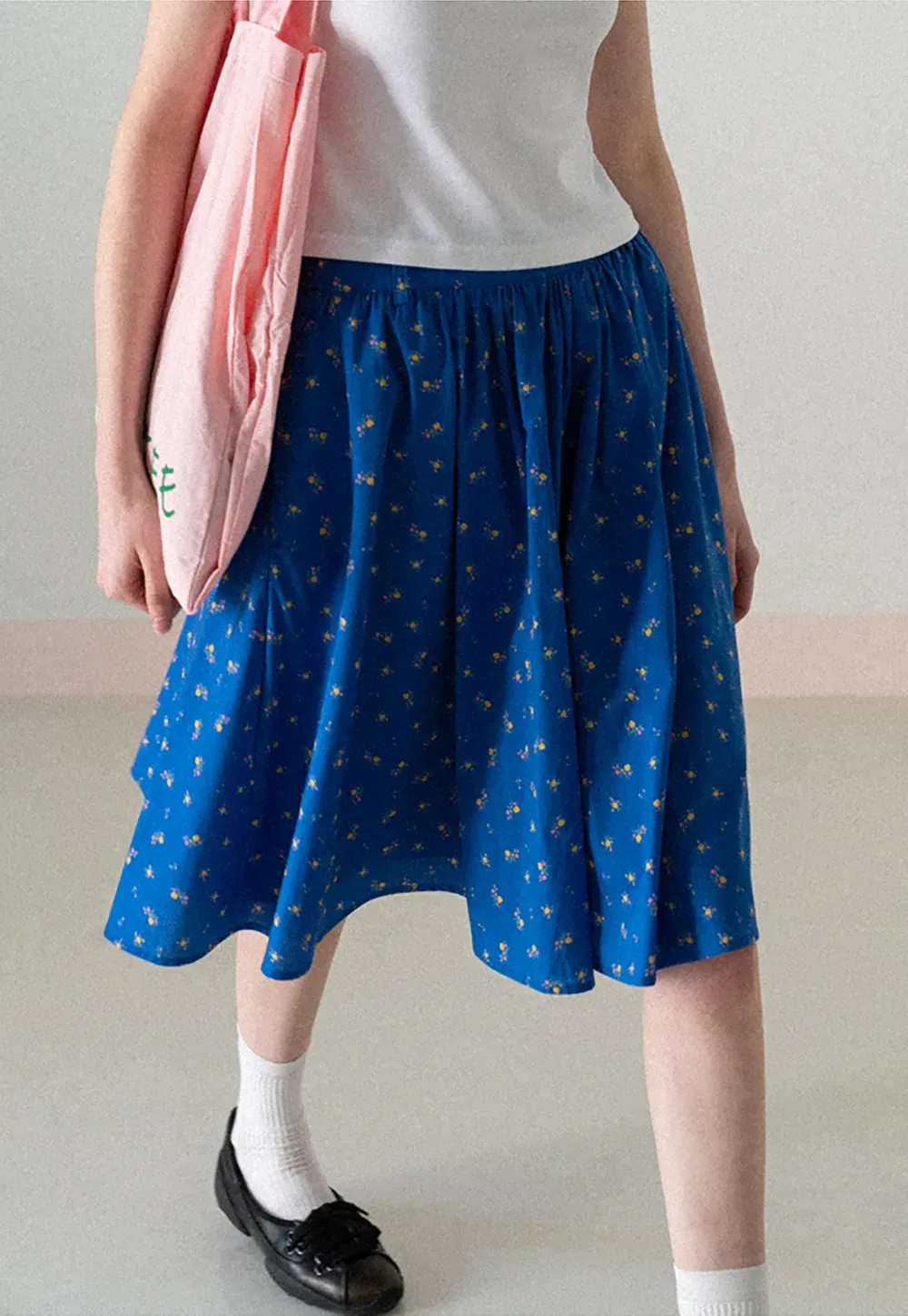 A-line skirt with floral print and elastic waist