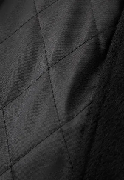 Elegant Wool Coat with Belted Design and Wide Collar