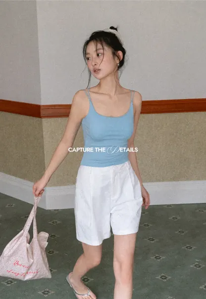 Thin strap scoop neck fitted tank top