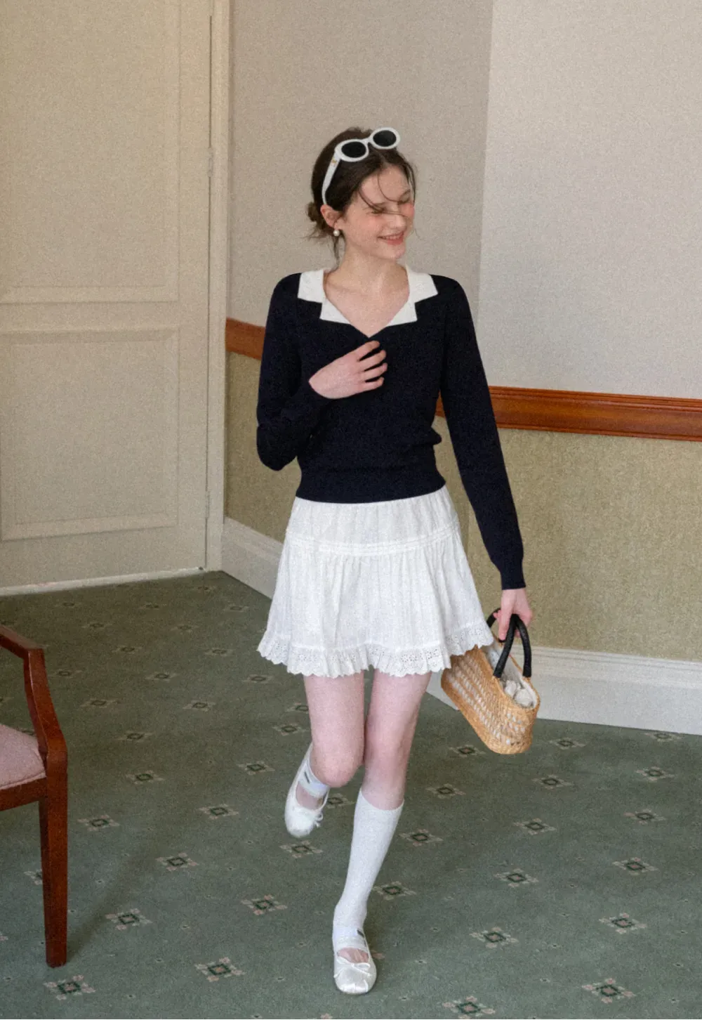 V Neck Knit Sweater with Contrast Collar