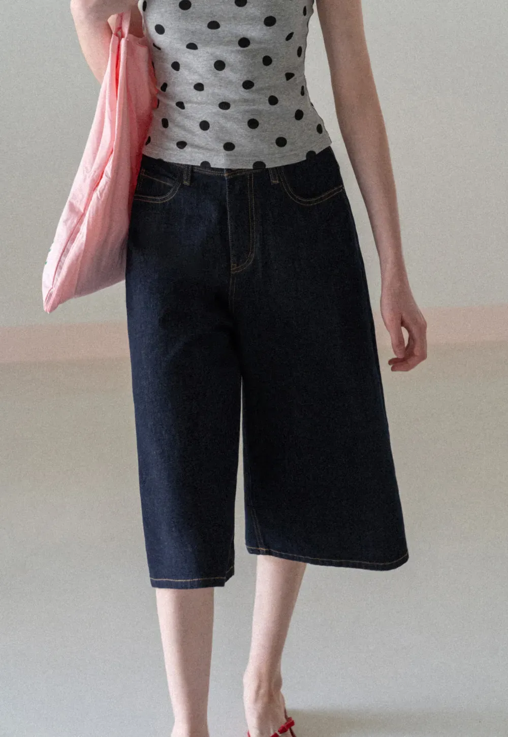 Wide leg cropped denim pants with contrast stitching