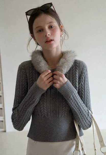 Cable Knit Sweater with Fur Collar Design