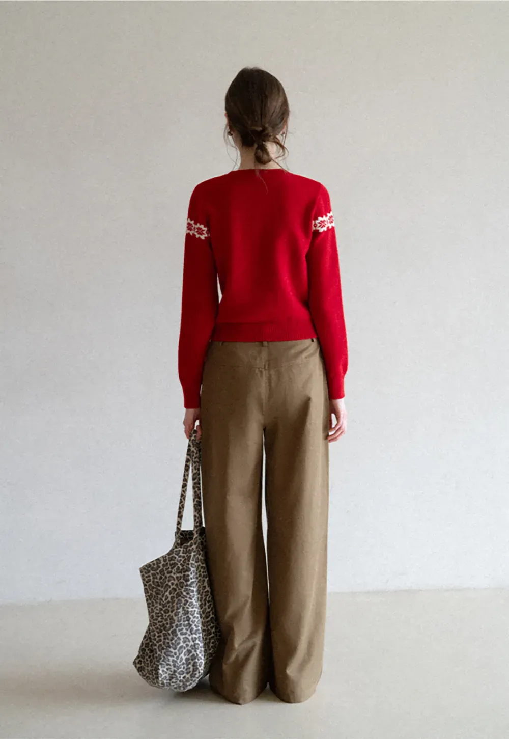 Wide leg casual pants with front pockets and relaxed fit