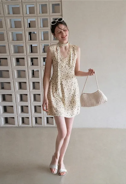 Floral Print Sleeveless Dress with Lace Trim and Choker Neckline