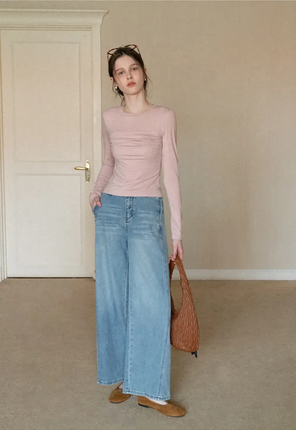 Wide leg high waist denim jeans with belt loop design