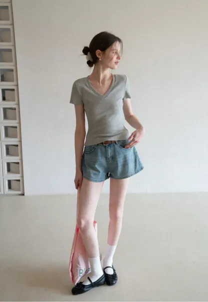 V neck short sleeve knit t shirt