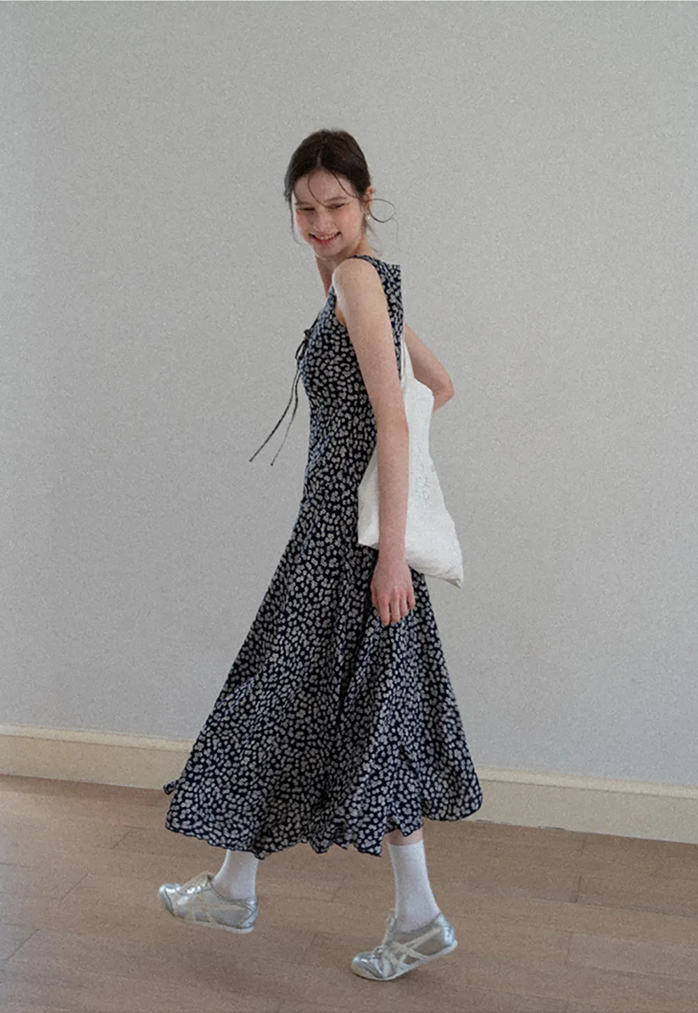 Floral Print Sleeveless Midi Dress with V Neck