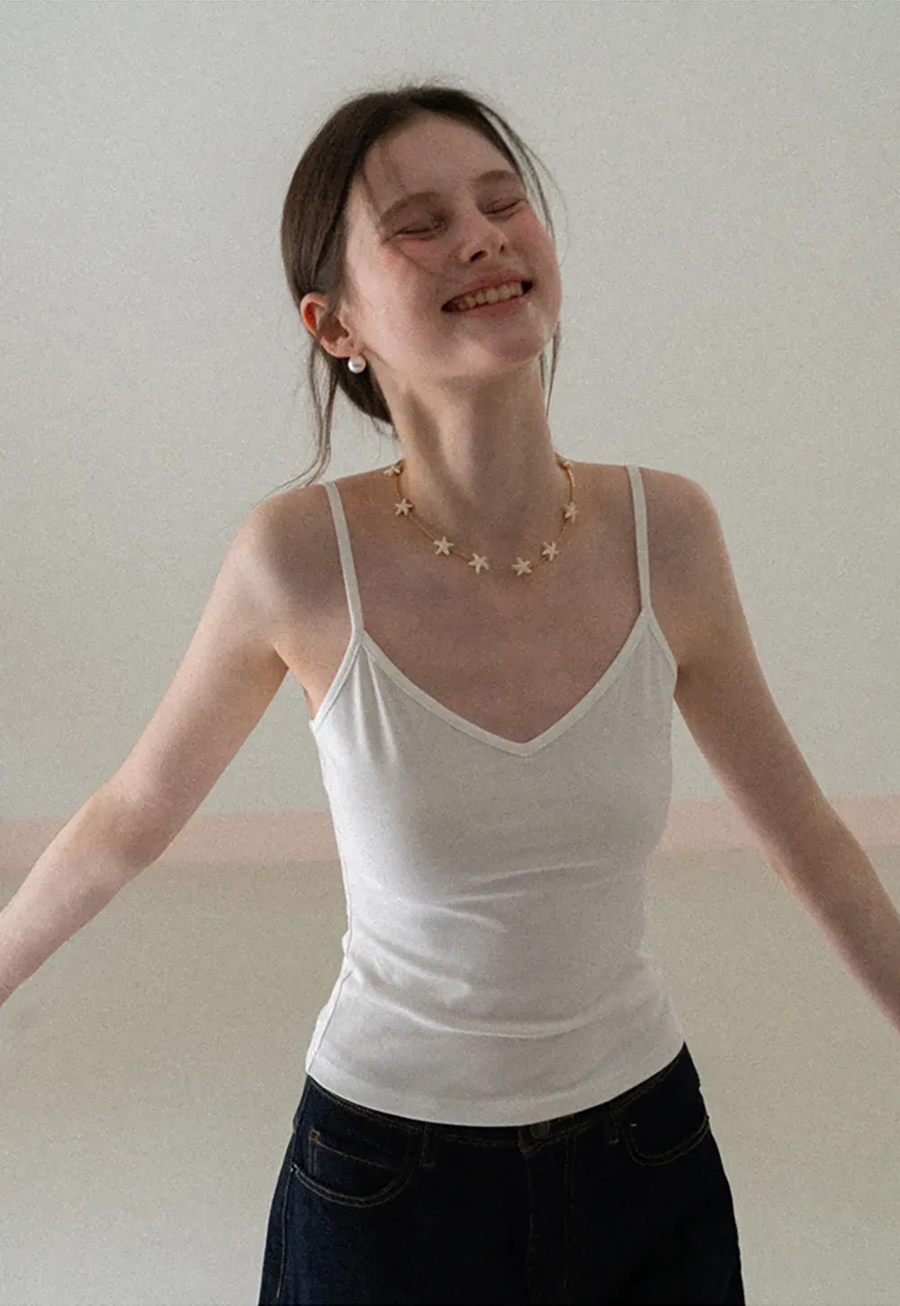 V neck thin strap fitted tank top