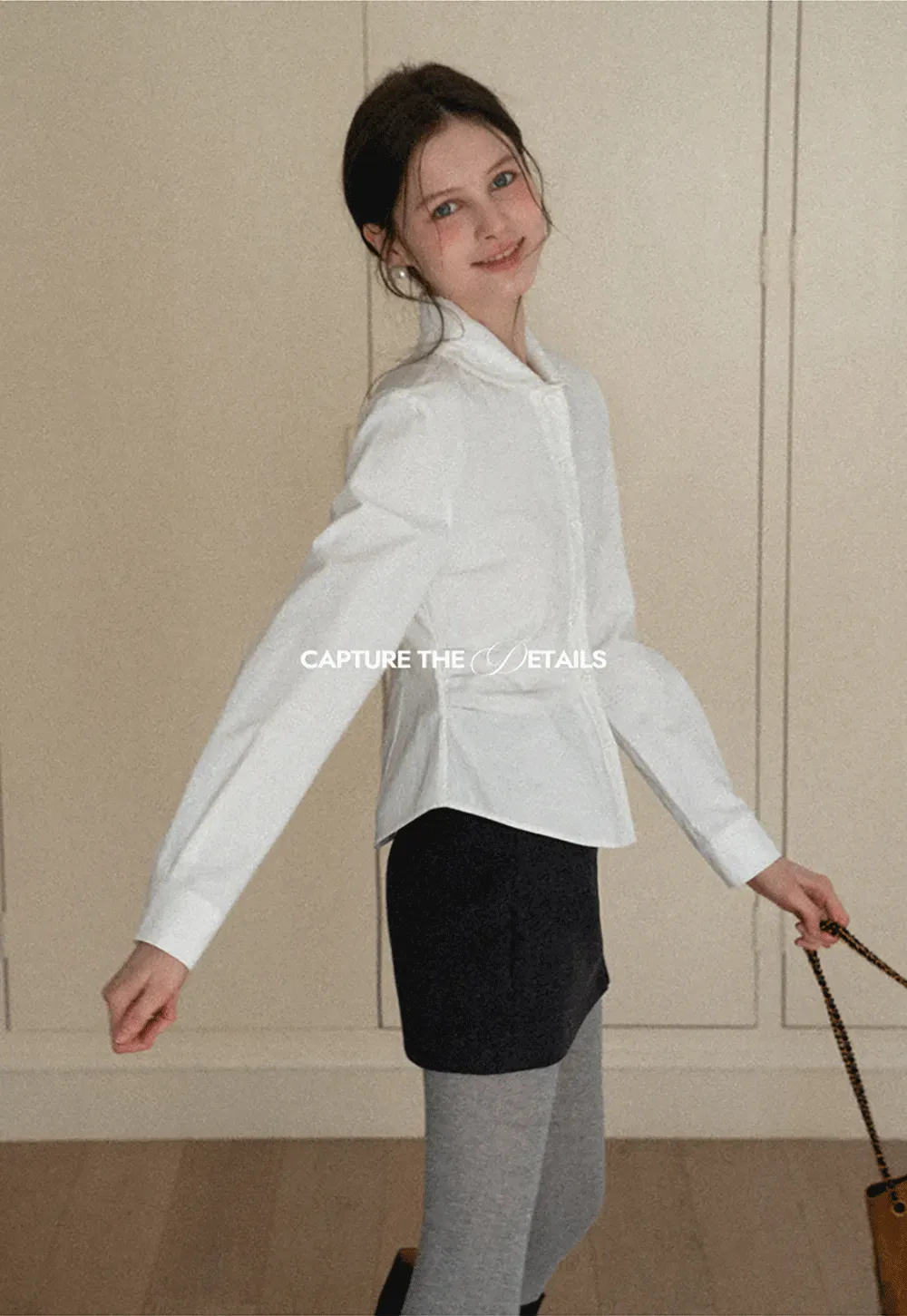 Elegant blouse with scalloped collar and long sleeves for versatile styling