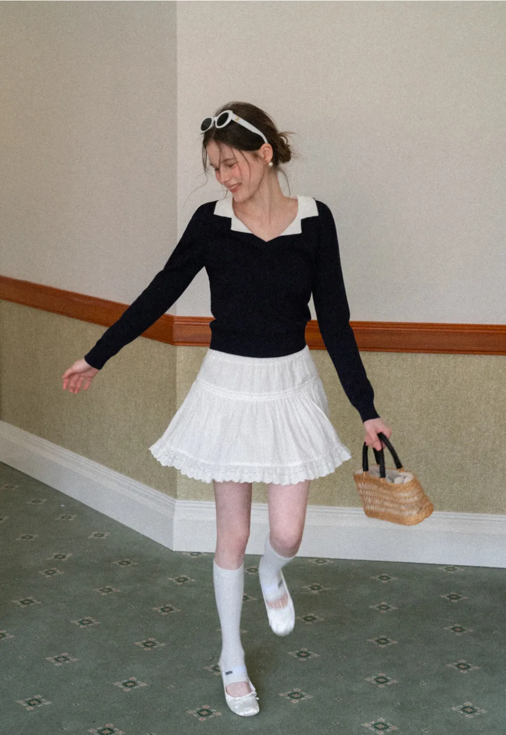 V Neck Knit Sweater with Contrast Collar