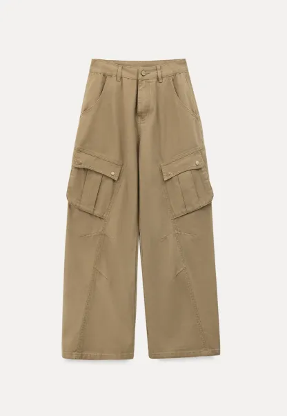 Wide leg utility pants with back pockets and side seams