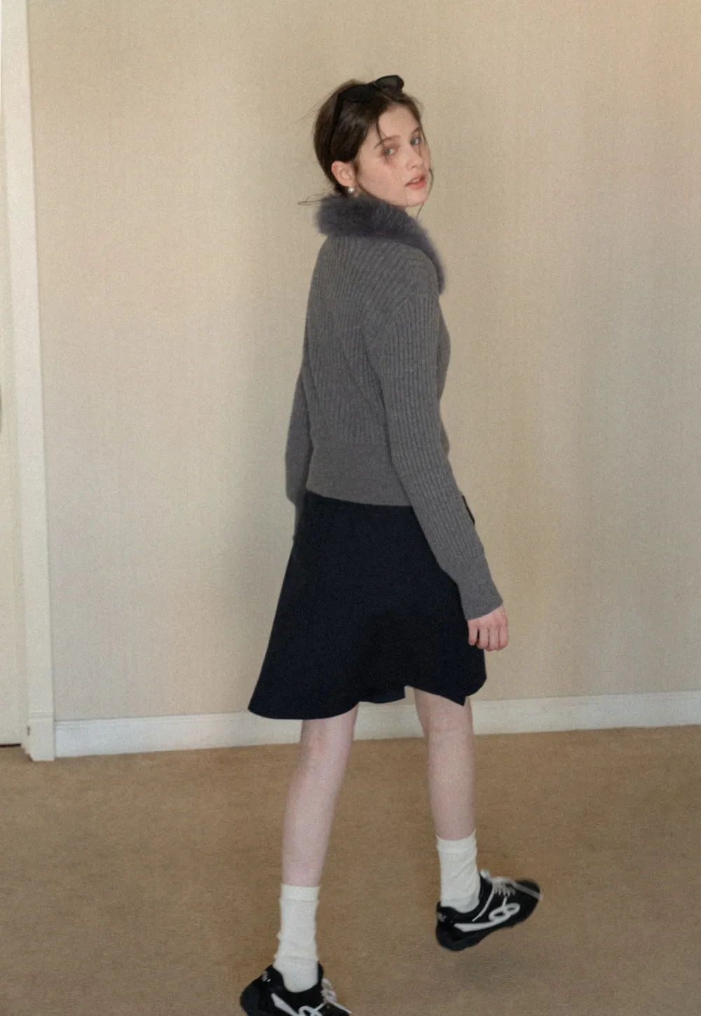 Elegant pleated midi skirt with high waist design