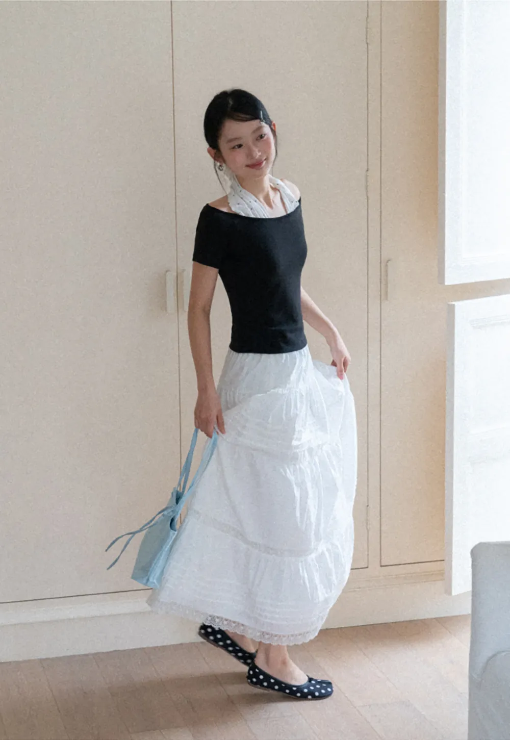 Tiered long skirt with lace trim