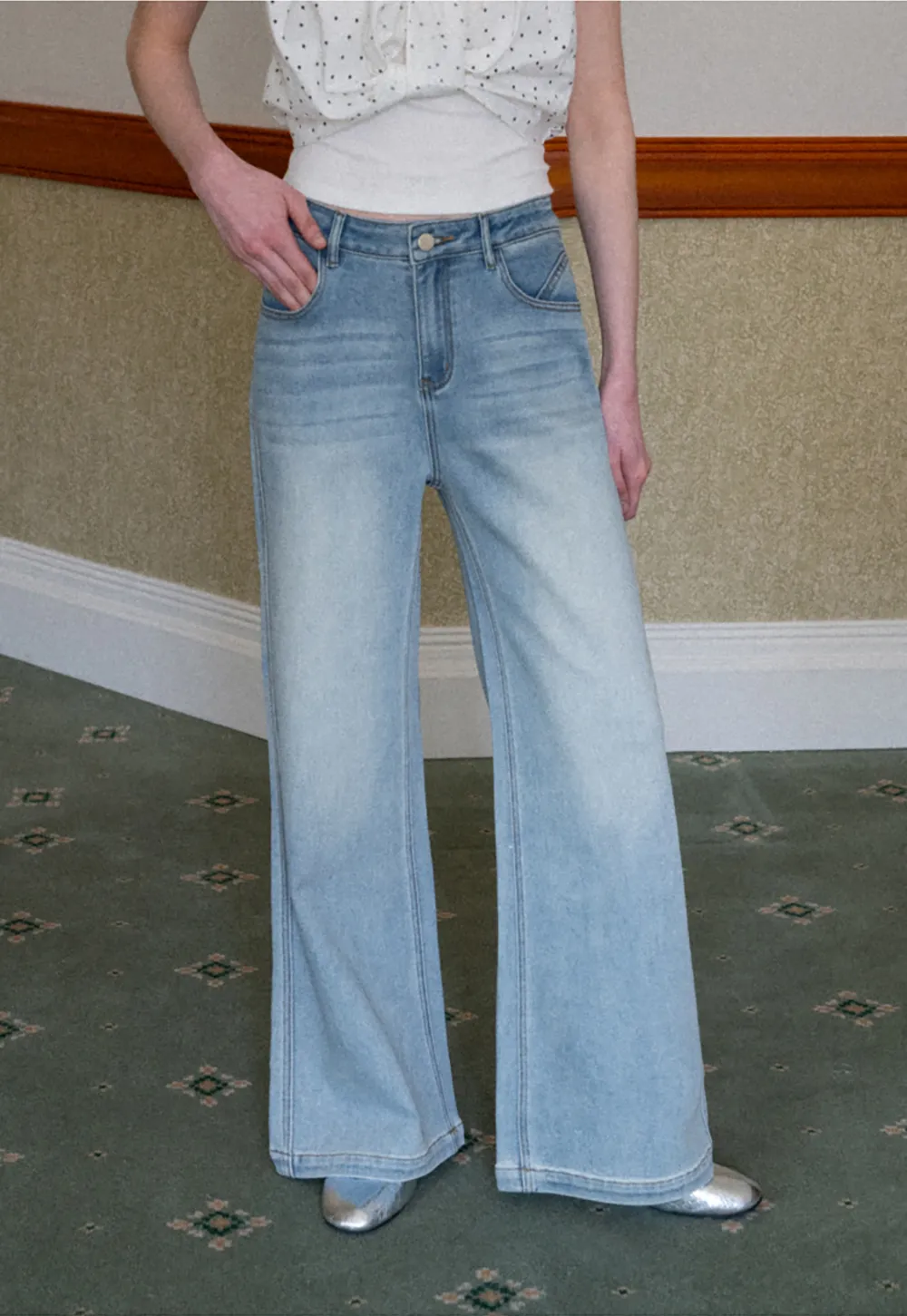 Wide leg flared denim jeans with front pockets