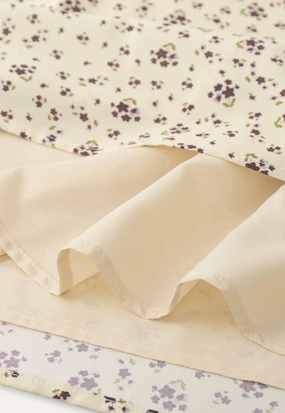 Floral Print Sleeveless Dress with Lace Trim and Choker Neckline