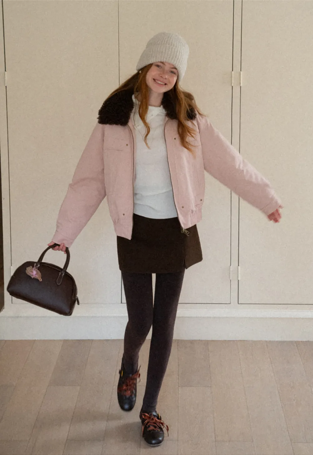 Stylish Short Jacket with Faux Fur Collar and Elastic Hem