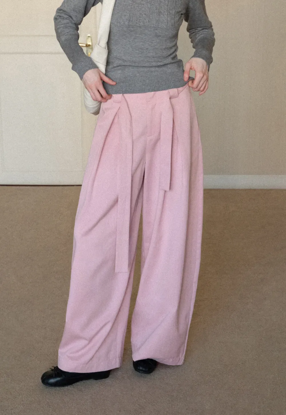 Wide leg pleated casual pants with tie waist design