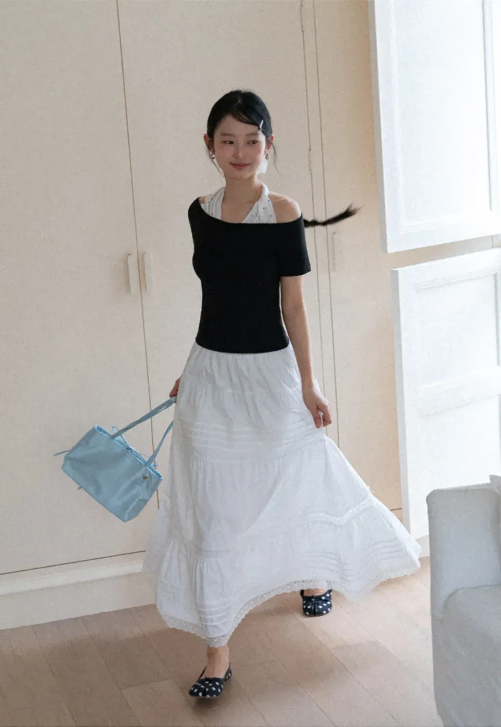 Tiered long skirt with lace trim