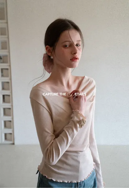 Long sleeve top with ruffled hem and cuffs