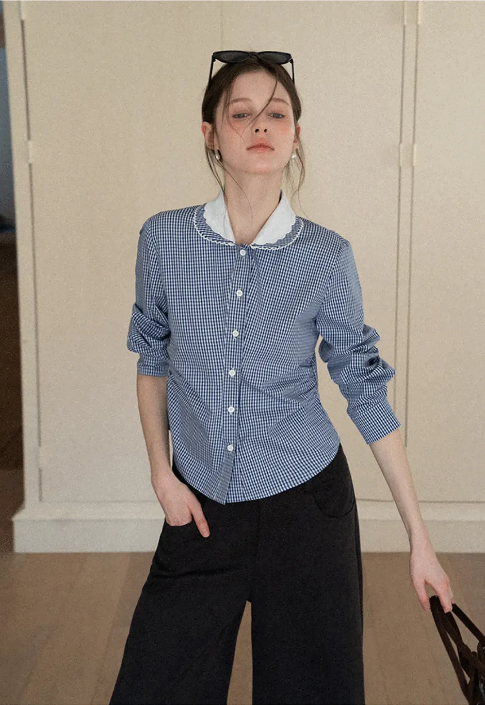 Elegant blouse with scalloped collar and long sleeves for versatile styling