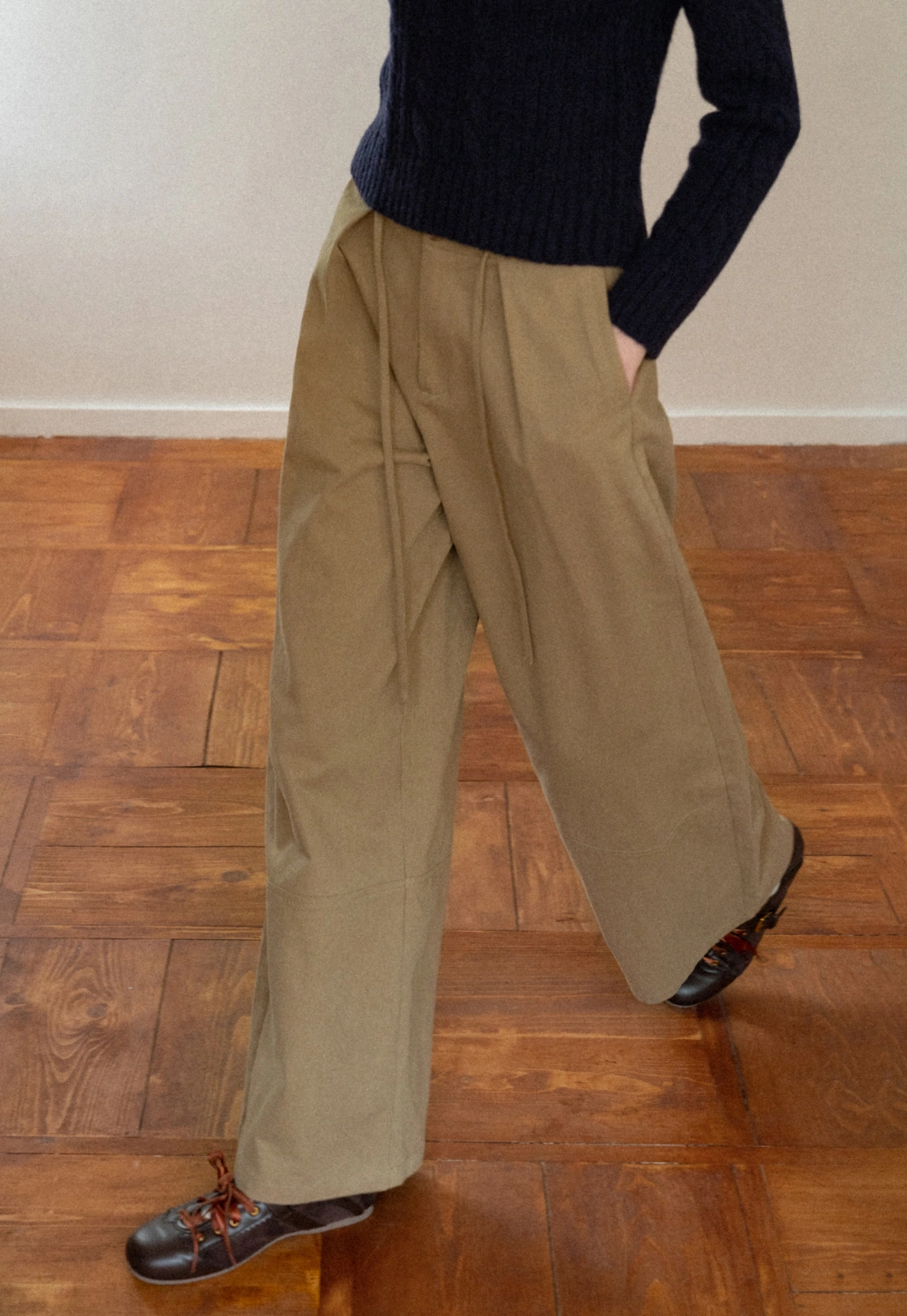 Women Pleated Wide-Leg Trousers