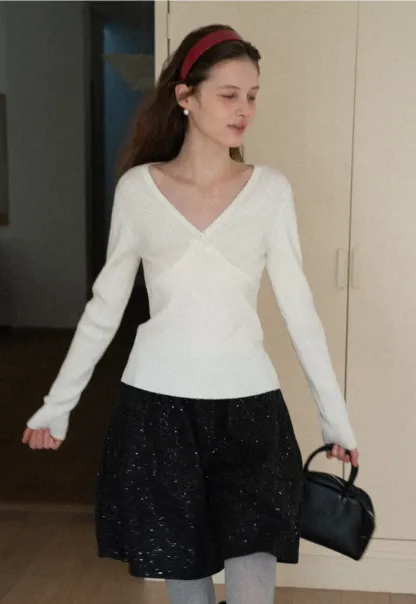 Ribbed knit sweater with round neckline long sleeves simple design