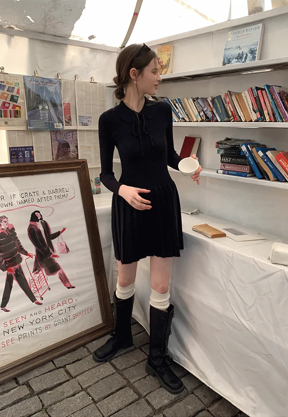 Elegant Knit Dress with Bow Detail and Flared Hem