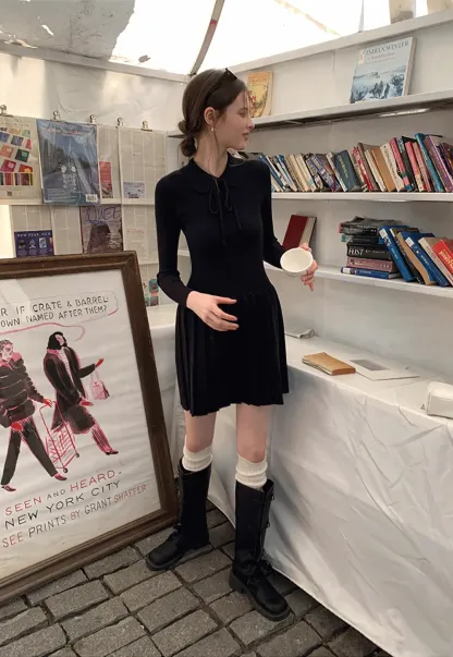 Elegant Knit Dress with Bow Detail and Flared Hem