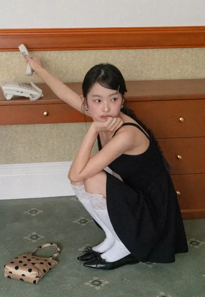 Sleeveless dress with thin straps and flared skirt