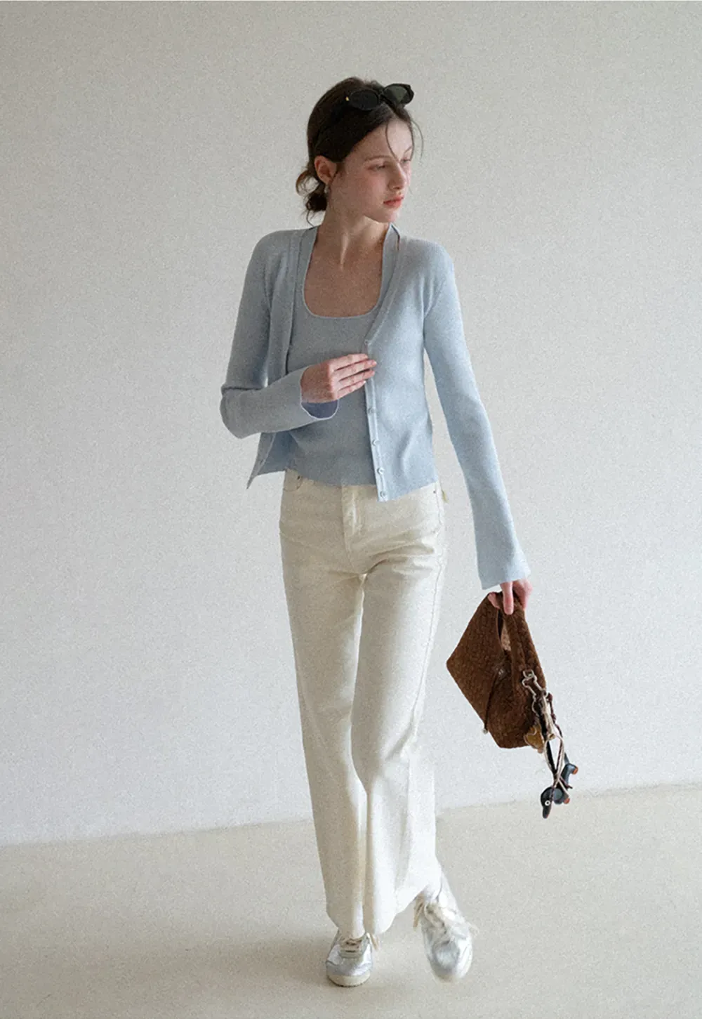 flared high waist jeans with back pocket design