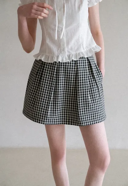 Plaid skirt with pleats and ruffled top
