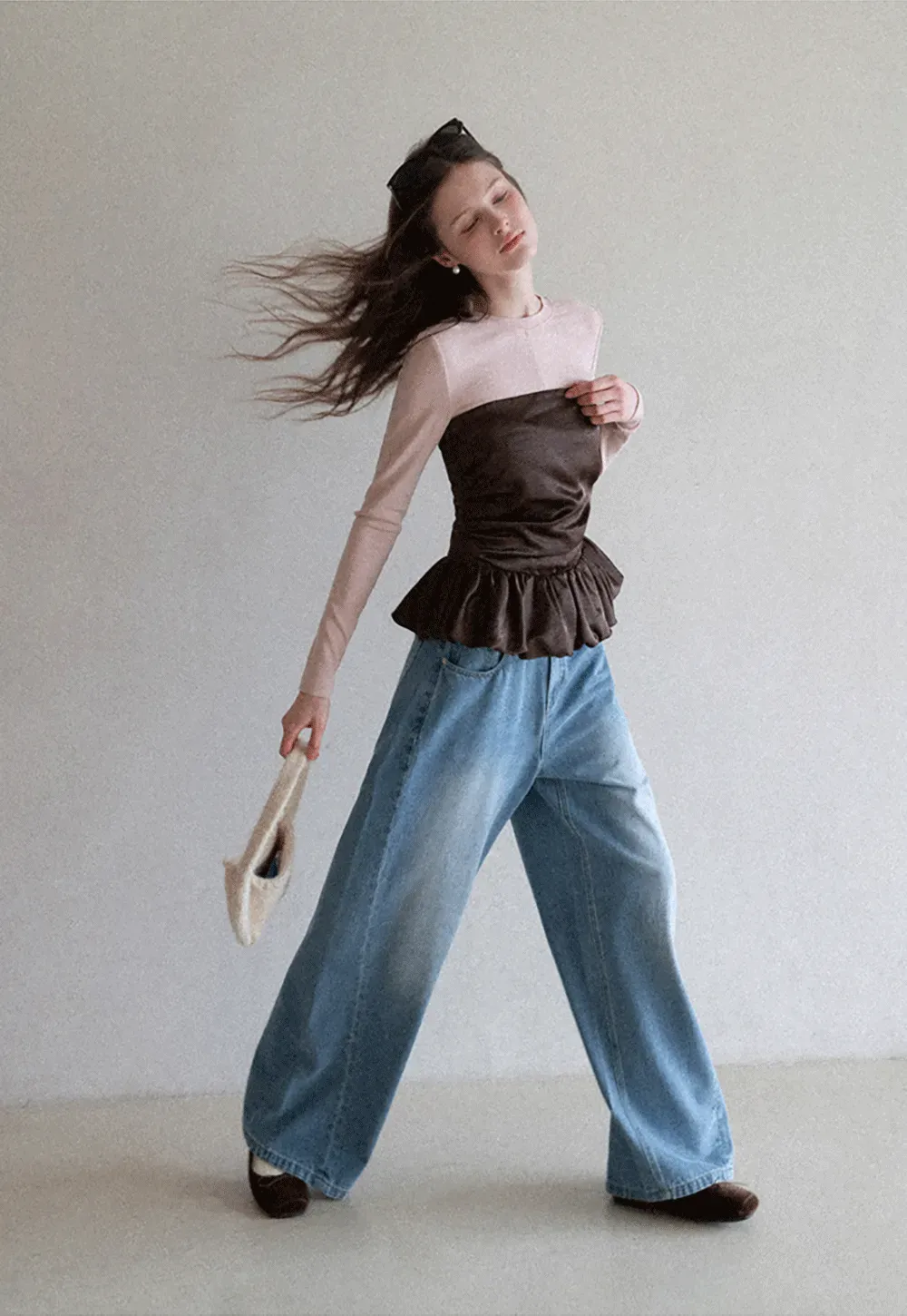 Wide leg denim jeans with high waist design