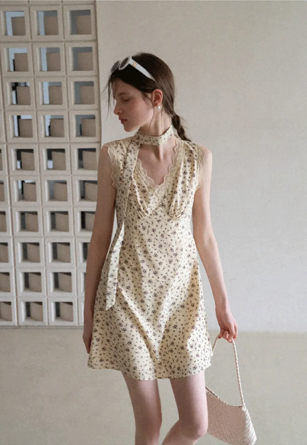 Floral Print Sleeveless Dress with Lace Trim and Choker Neckline