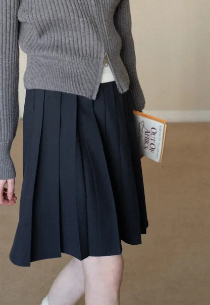 Elegant pleated midi skirt with high waist design