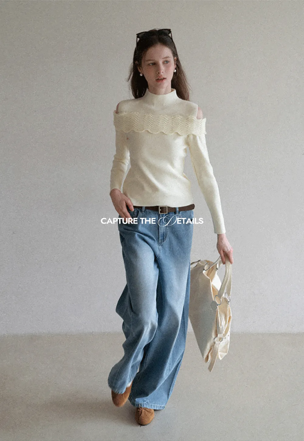 Wide leg denim jeans with high waist design