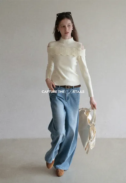 Wide leg denim jeans with high waist design